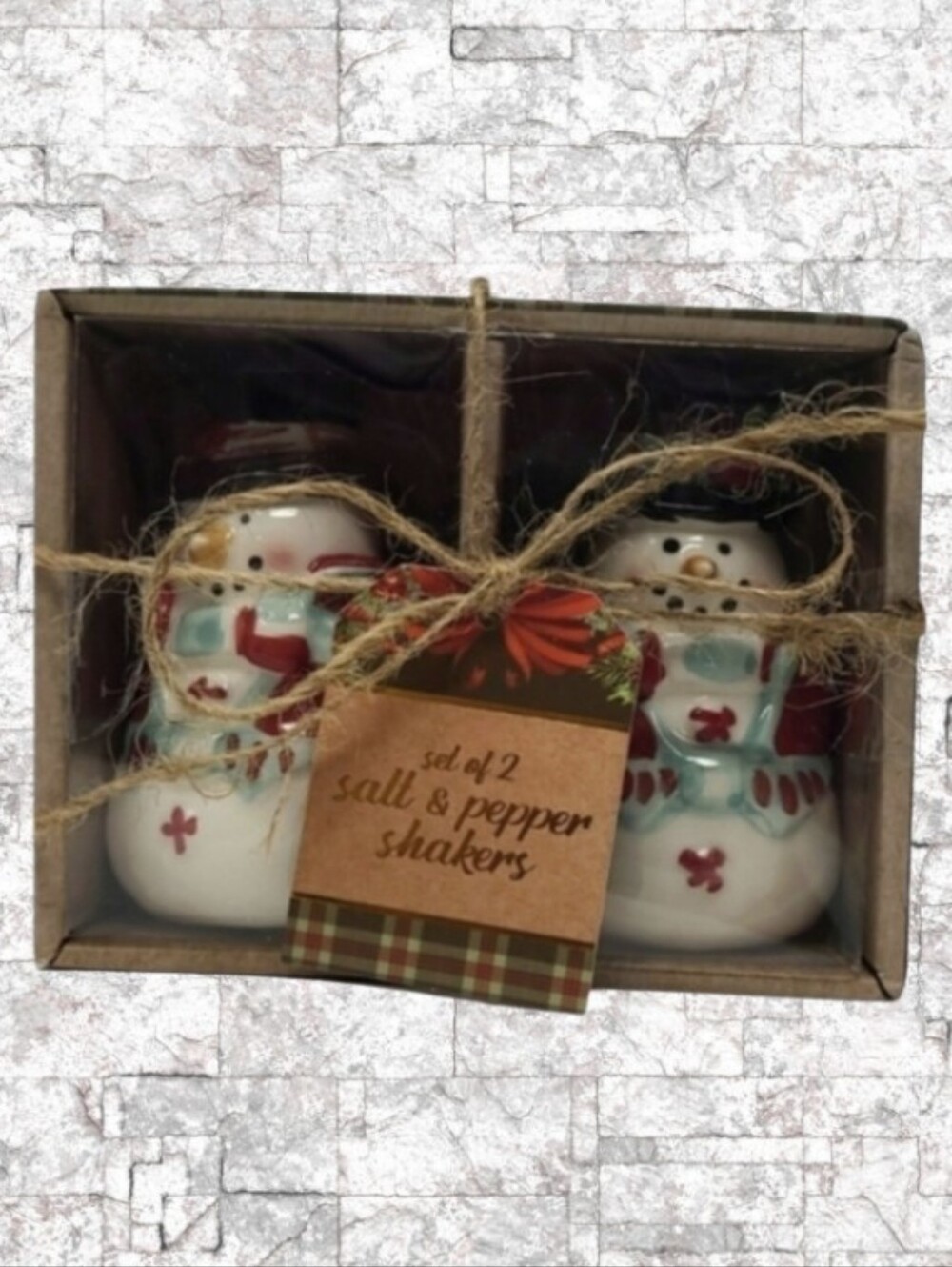 NEW - SNOWMAN SALT AND PEPPER SHAKERS